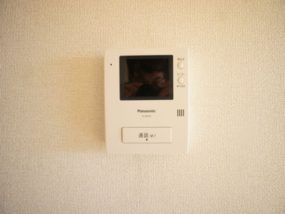 【セキュリティ】 | クロシェット | 訪問者の確認ができるTVドアホン付きです♪