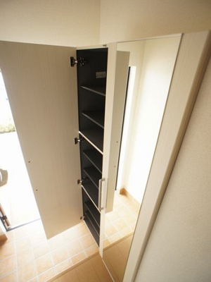 【玄関】 | クロシェット | 1階玄関！たくさん収納できるシューズボックスが付いています♪