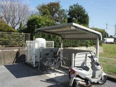  | ブランシェントＡ | 屋根付きの駐輪場があります♪