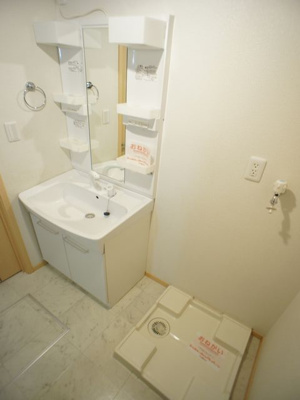 【洗面所】 | ブランシェントＡ | 洗髪洗面化粧台と洗濯機置き場があります♪