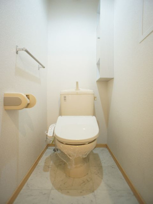 【トイレ】 | ブランシェントＡ | 温水洗浄暖房便座機能付きです♪