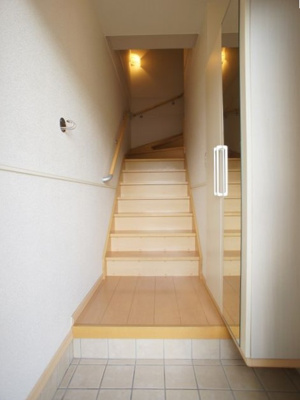 【玄関】 | ブランシェントＡ | 1階玄関！たくさん収納できるシューズボックスが付いています♪