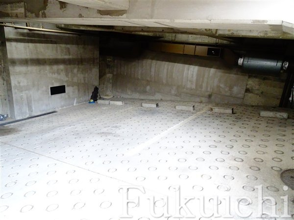 京西上目黒ガーデンの駐車場