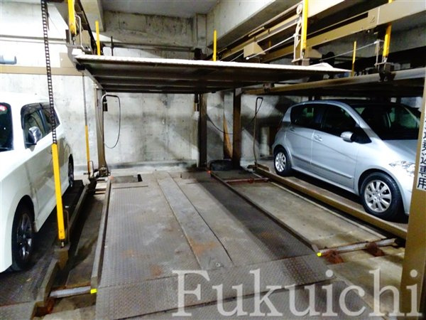 京西上目黒ガーデンの駐車場