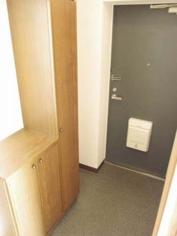 グランディスＢの玄関