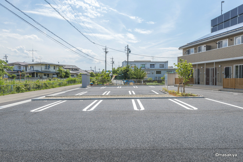 アズーリの駐車場