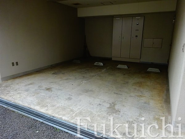 クレール目黒の駐車場