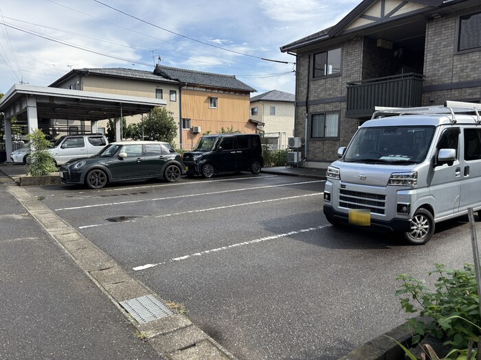 リバーサイドハイツの駐車場