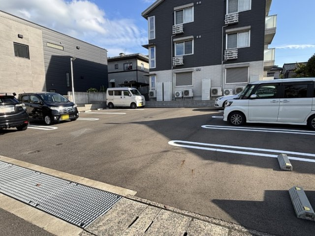 ポワロの駐車場