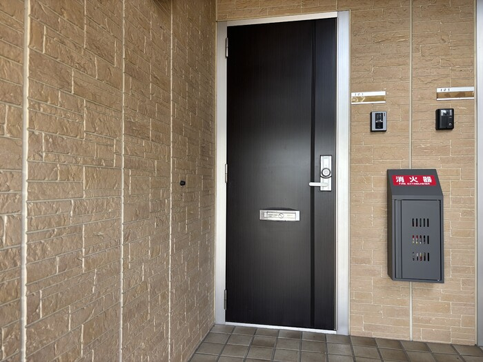 ルーシッド新保の玄関