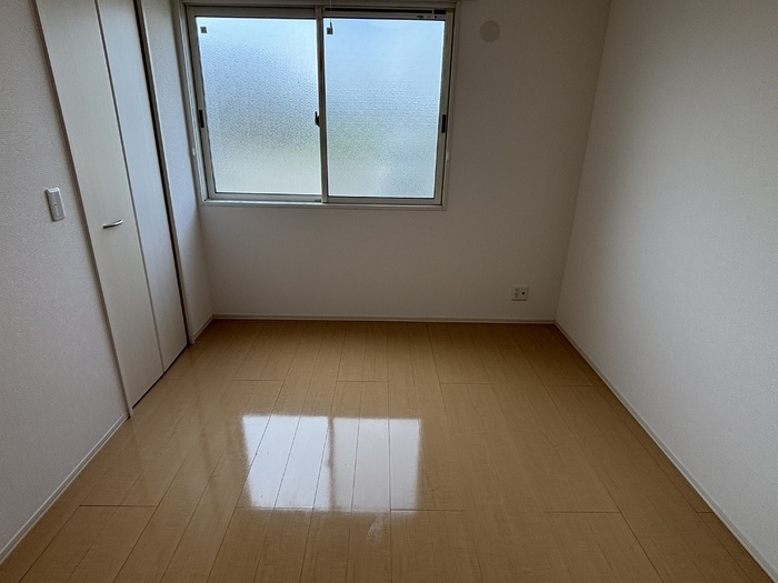 ルーシッド新保の洋室