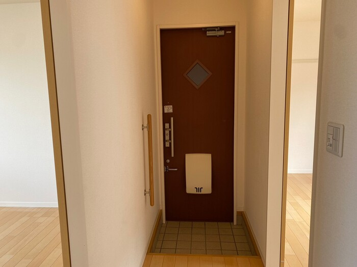 リブェール上野　A棟の玄関