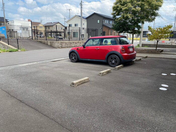 リブェール上野　A棟の駐車場