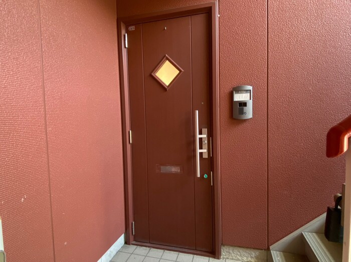 リブェール上野　A棟の玄関