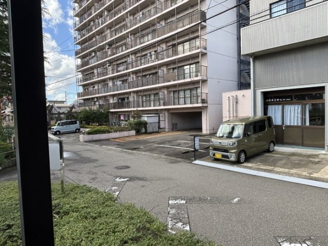 ヴィクトワールの駐車場