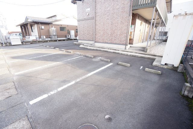 ディールーム和田東の駐車場