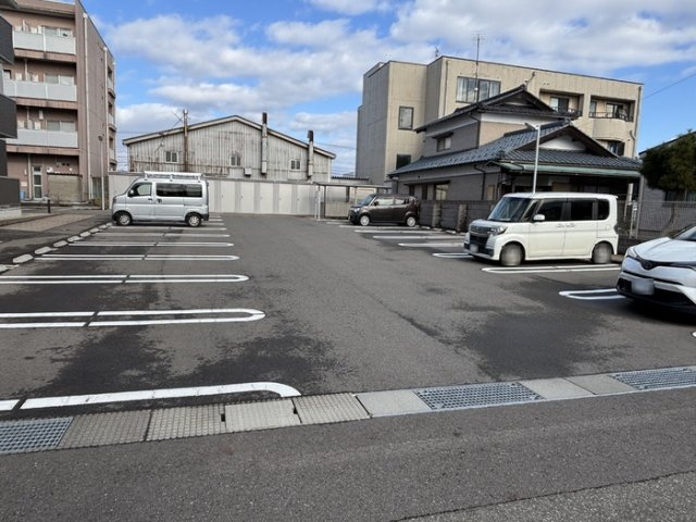 レフィーノの駐車場