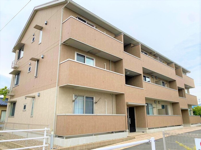 Famille M（ファミーユ　エム）の外観