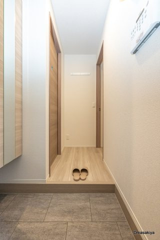 トリシア東口の玄関