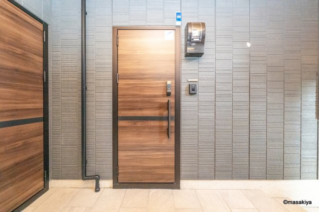 トリシア東口のエントランス