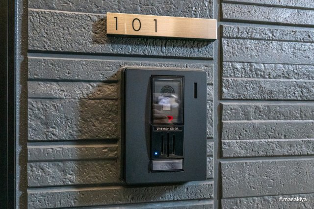 トリシア東口のエントランス