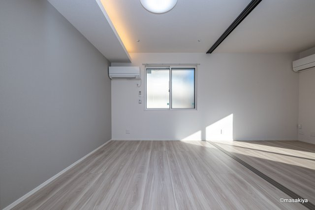 トリシア東口の洋室