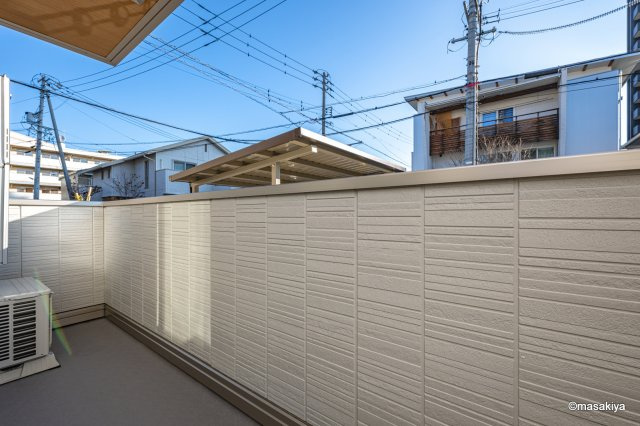 トリシア東口のバルコニー