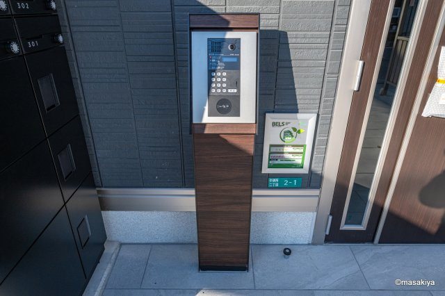 トリシア東口のエントランス