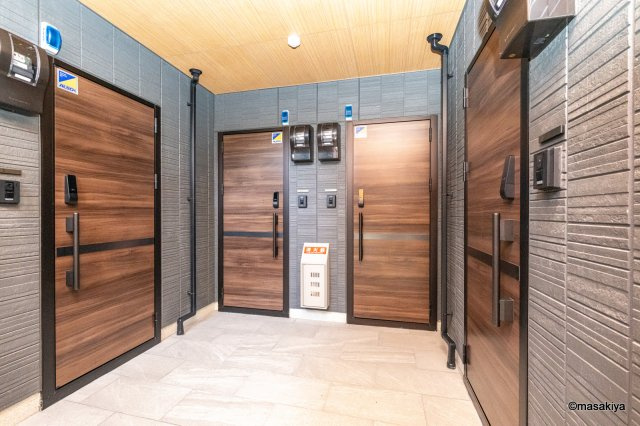 トリシア東口のエントランス