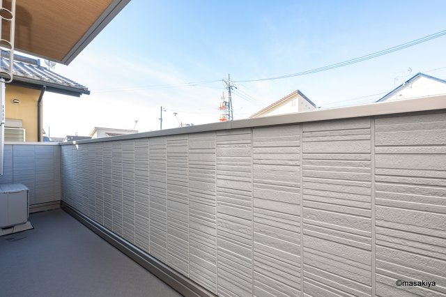 トリシア東口のバルコニー