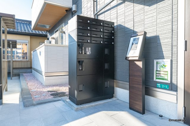 トリシア東口のエントランス