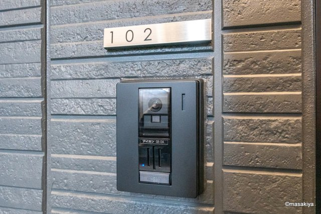 トリシア東口のエントランス