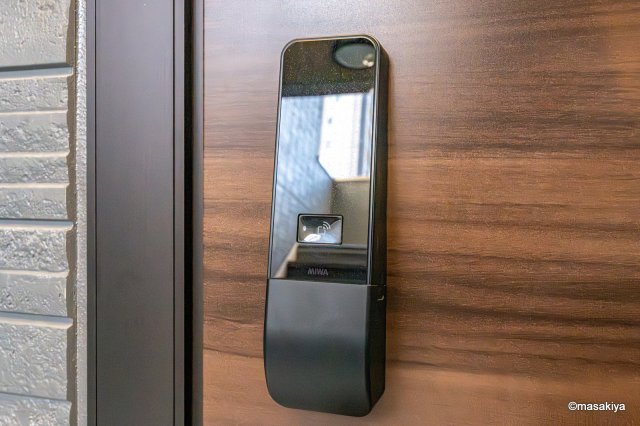 トリシア東口のエントランス