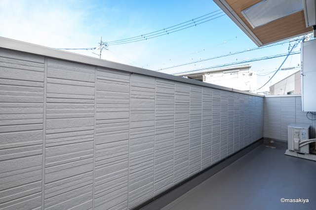 トリシア東口のバルコニー