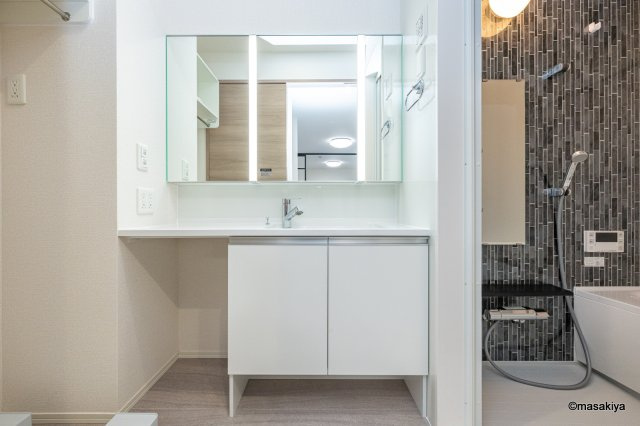 トリシア東口の洗面所