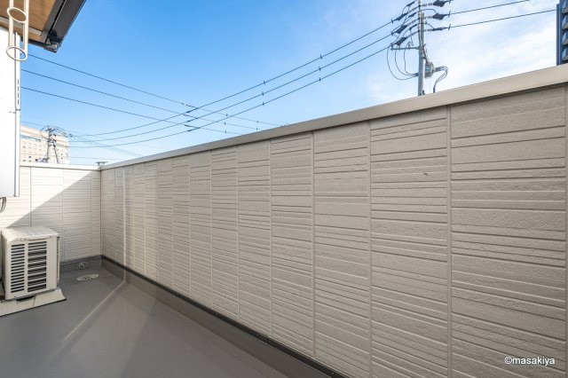 トリシア東口のバルコニー