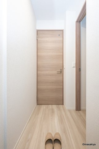 トリシア東口の玄関