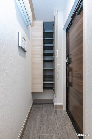 トリシア東口のエントランス