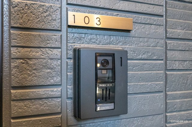 トリシア東口のエントランス