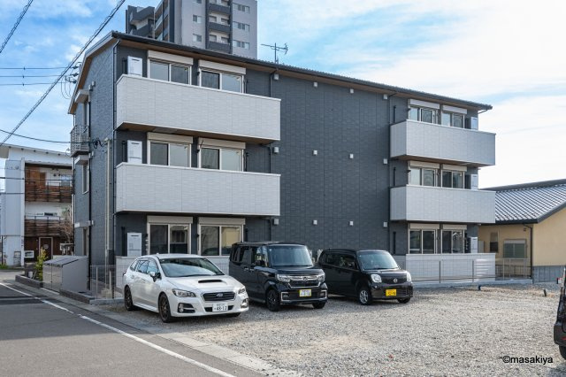 トリシア東口