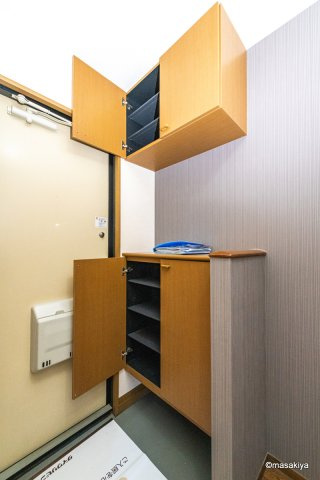 ロイヤル・ウイング　Bの玄関