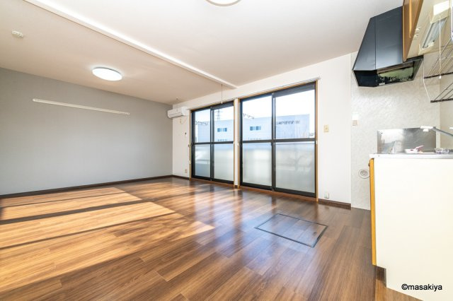 ロイヤル・ウイング　Bの居間・リビング