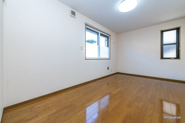 ロイヤル・ウイング　Bの洋室