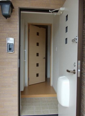 【玄関】 | ストロベリ－　クロップ | 明るい玄関です