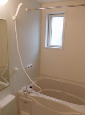 【浴室】 | ストロベリ－　クロップ | ゆったり過ごせるお風呂です