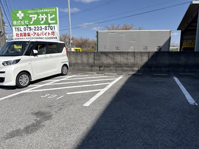 アクロポリスⅡの駐車場
