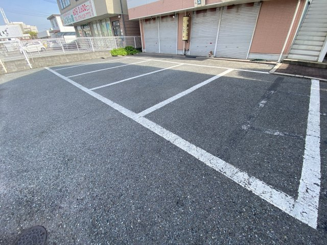 アヴニールユキの駐車場