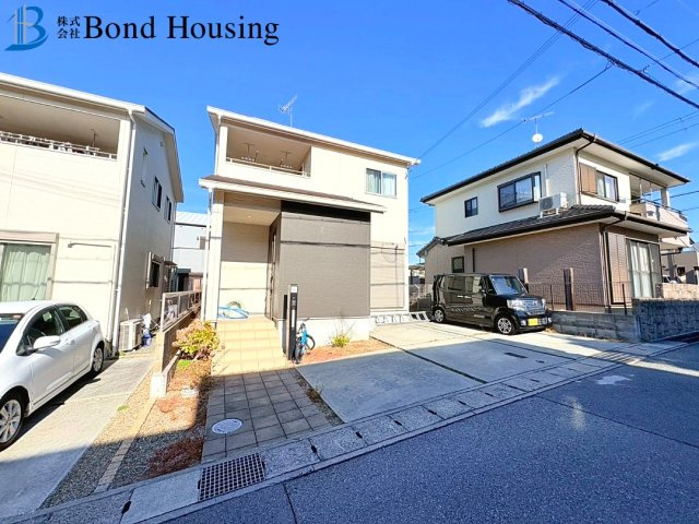 南向きで陽当り・通風良好　良質中古戸建　魚住町住吉　築11年の前面道路含む現地写真