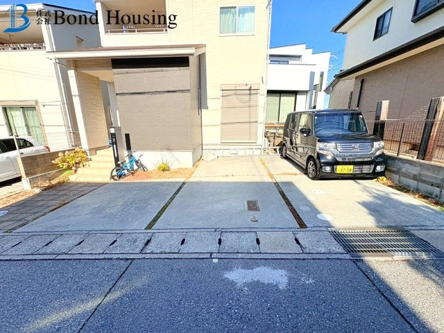 南向きで陽当り・通風良好　良質中古戸建　魚住町住吉　築11年の前面道路含む現地写真