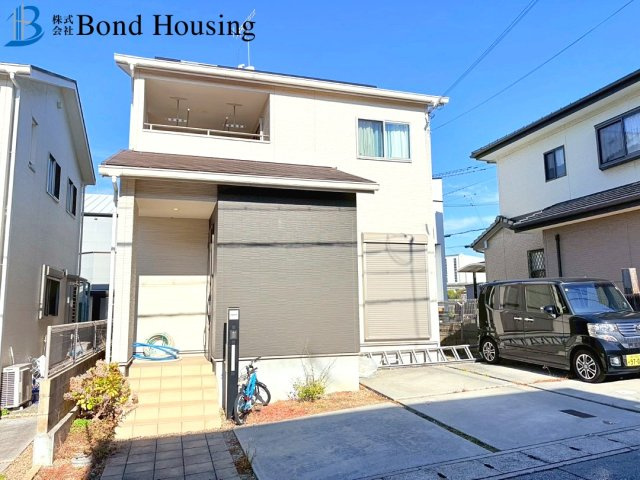 南向きで陽当り・通風良好　良質中古戸建　魚住町住吉　築11年の前面道路含む現地写真